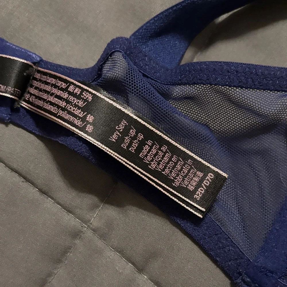 Victoria Secret Push Up Navy Blue Lace Bra with Branded Straps - Picture 3 of 5